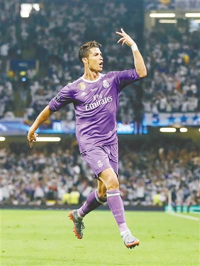 他向球队和 他向球队和